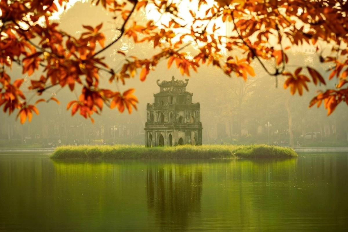 Peaceful Hoan Kiem Lake in Hanoi on a clear March morning